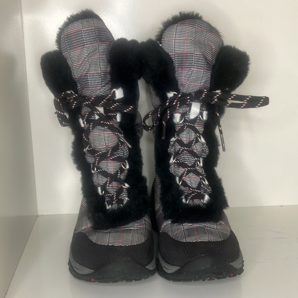 The North Face Nuptse Fur Winter Snow Boot Girls Size 3 - Picture 1 of 10